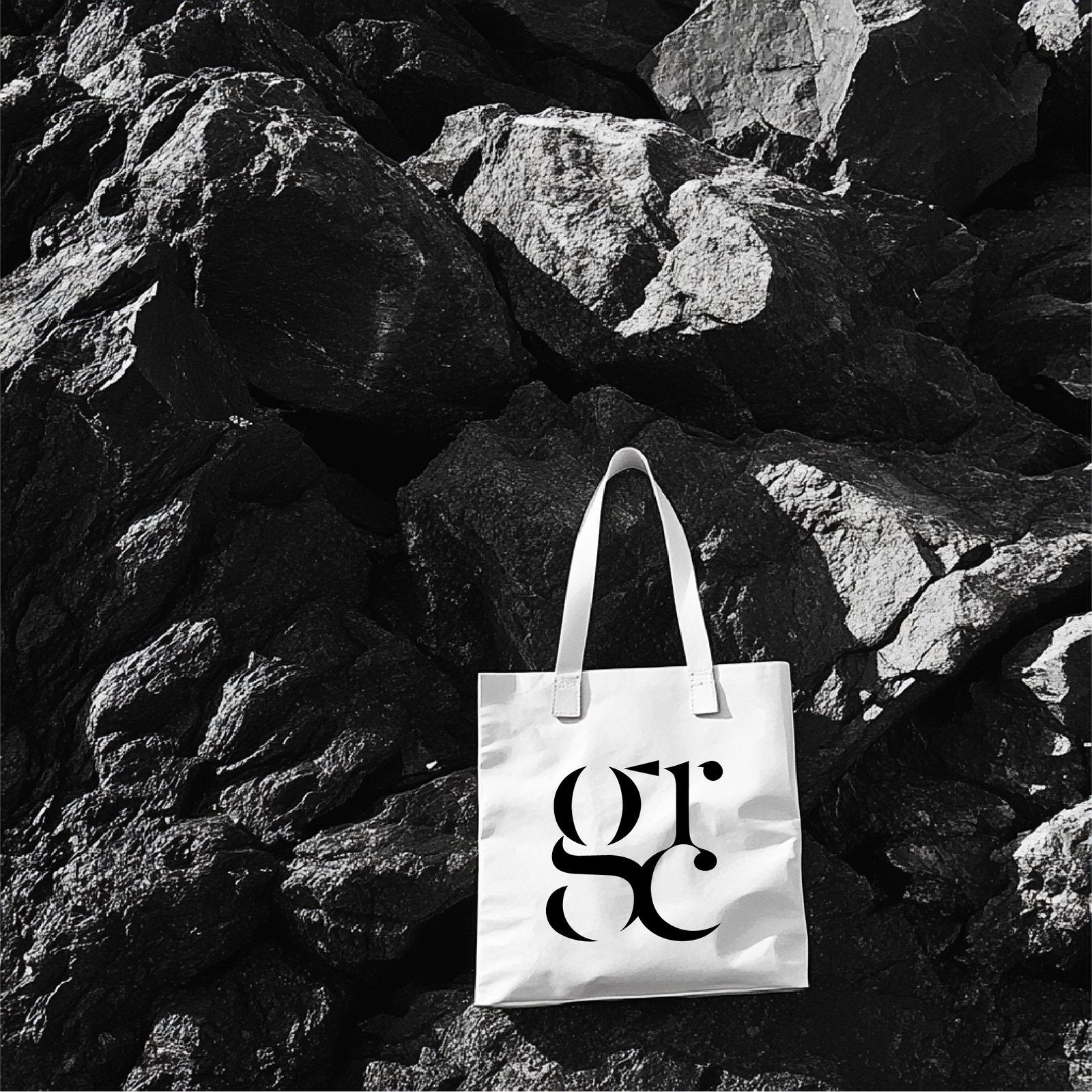 tote mockup 2