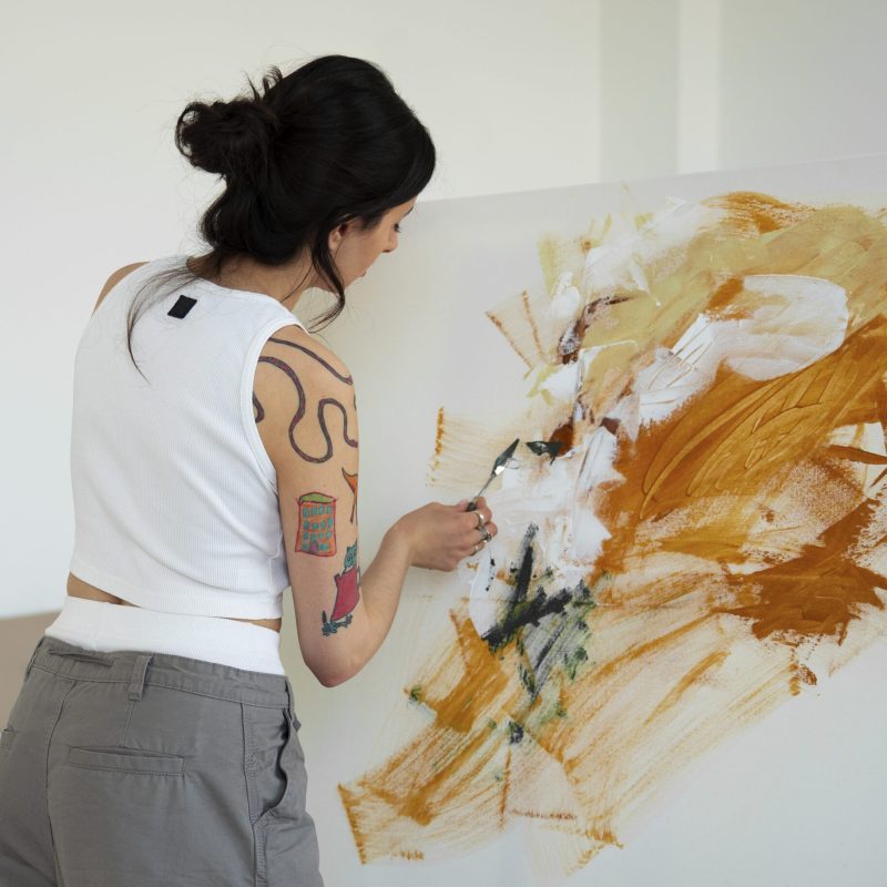braless-woman-working-indoor